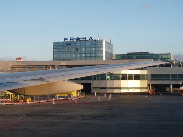 Prazdny apron na PRG cca kolem 16:00