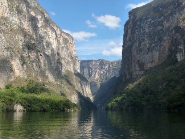 Sumidero Canyon - jedno z nejdulezitejsich (a nejkrasnejsich) mist statu Chiapas, ktery je snad i na jejich vlajce