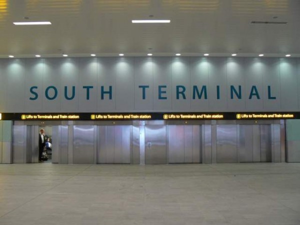 Vchod do jižního terminálu letiště Gatwick