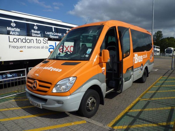 Minibus autobusové společnosti easyBus