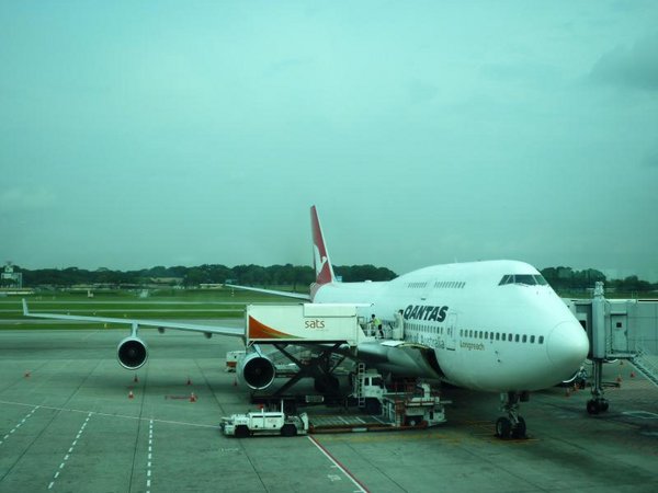 Qantas Airways B747-400 u T4 na letišti Londýn Heathrow (LHR)
