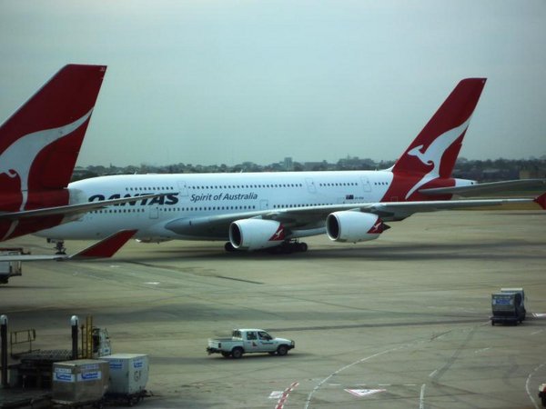 A380 Qantas Airways u T2 na letišti Sydney (SYD)