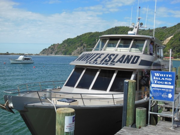 Výlet na činný sopečný ostrov White Island - dvouhodinová cesta nebyla zrovna touto "kocábkou" velkým zážitkem - já nadopován kinedrilem jsem to ustál,ale kolega a minimálně 30-40% spolucestujících nee..