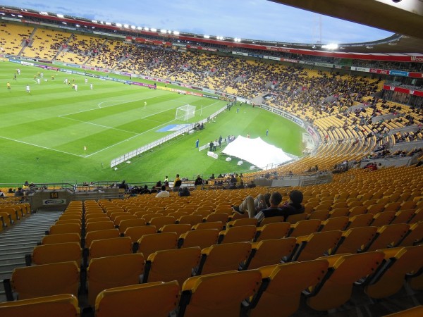 Je vidět,že fotbal tu rozhodně nepatří mezi top sporty - za 25 NZD výhra domácích 3:2
