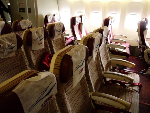 TAM B777-300ER economy class