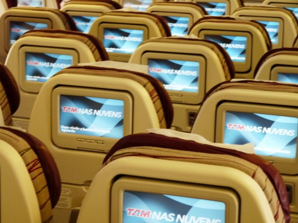 TAM B777-300ER economy class