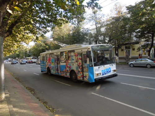Trolejbus Made in Ostrov nad Ohří. Jezdí zde i mnohem, opravdu mnohem starší.