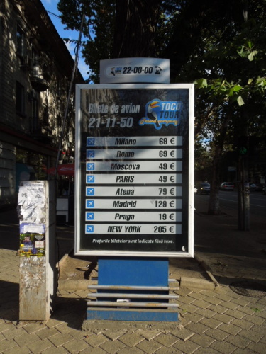 To by mně zajímalo, s kým do té Prahy za těch 19 Euro letí...
