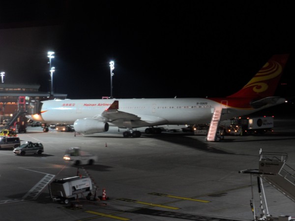 Airbus 330 Hainan Airlines pred odletem do PEK