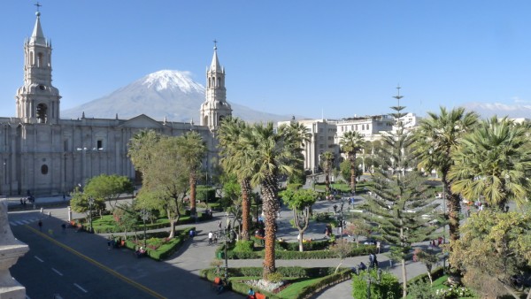 Arequipa - katedrála a El Misti v pozadí