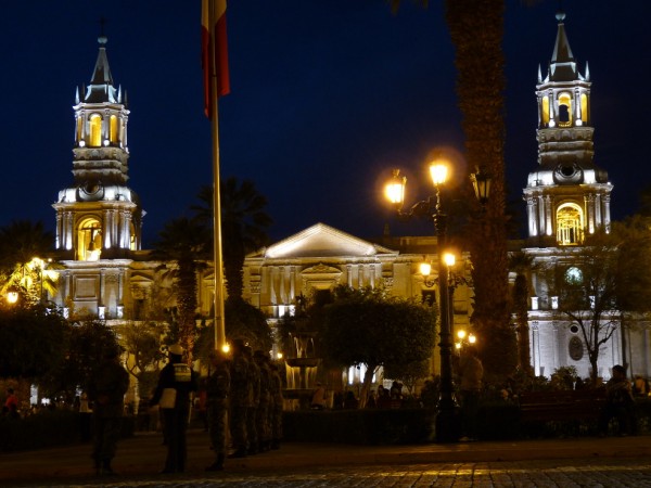 Arequipa - Plaza de Armas večer má taky skvělou atmosféru