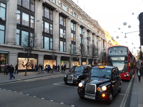Oxford Street pred zapadem slunce