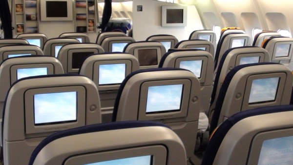 Lufthansa A340-300 economy class