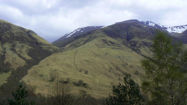 Ben Nevis schovaný za mrakama