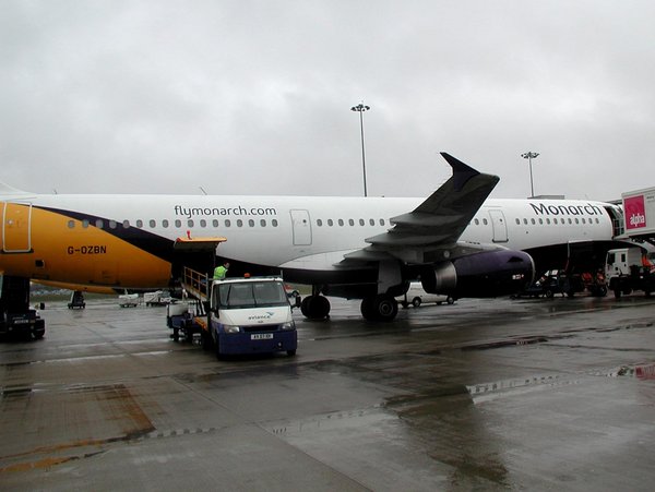 3_Luton_přílet_A 320.jpg