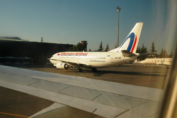 B733 Air Slovakia v barvách Albanian Airlines