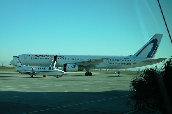 B752 Air Slovakia v barvách Albanian Ailines