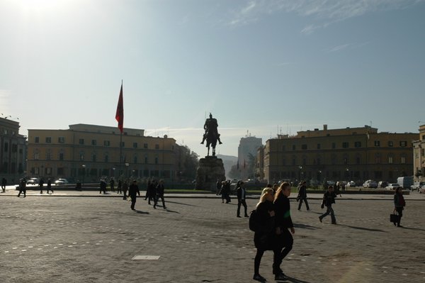 Tirana - náměstí Skanderbeg (hlavní náměstí v Tiraně)