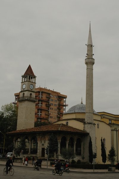 Tirana - mešita Et'hem Bey a hodinová věž