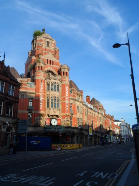 Opustena budova Grand Central na Renshaw St.