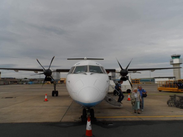 Po pristani na Ronaldsway letisti