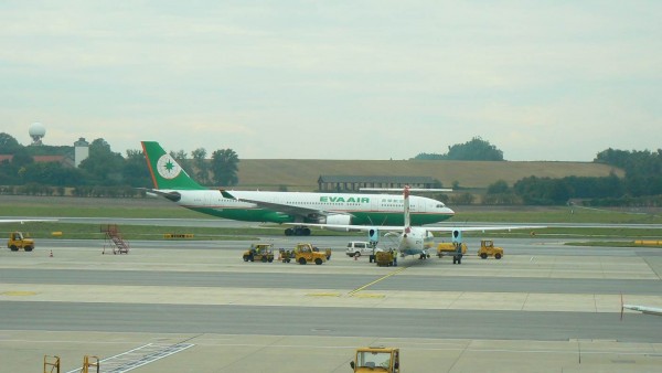 EVA Air Airbus A330-200 z Taipei