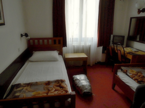 Hotel Royal. Mají tu i lepší pokoje.