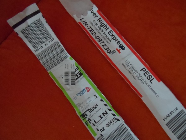 baggage tag od z jednoho zpozdeneho zavazadla