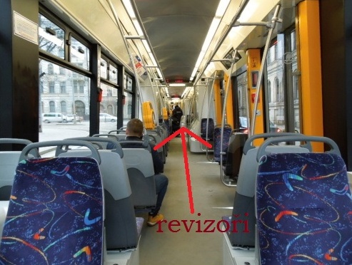 29 interiér tramvaje.JPG