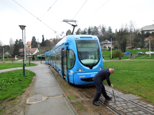 13 konečná tramvaje z města.JPG