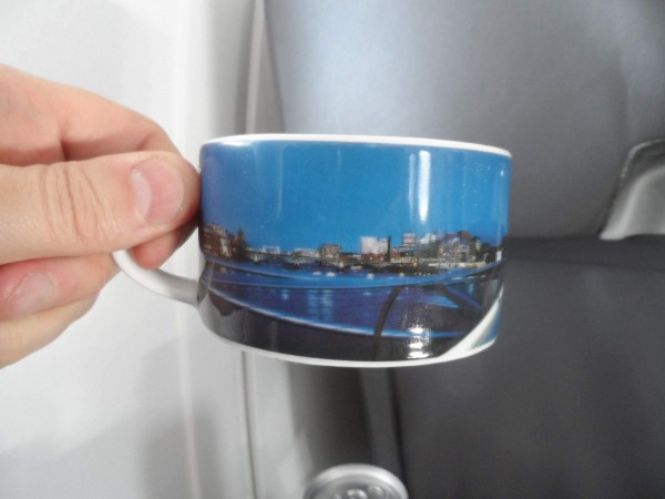 Caj se podaval do porcelanu Royal Dalton