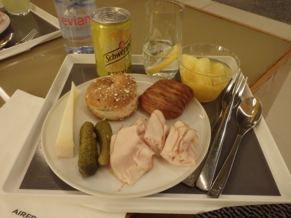 Občerstvení v salónku na CDG