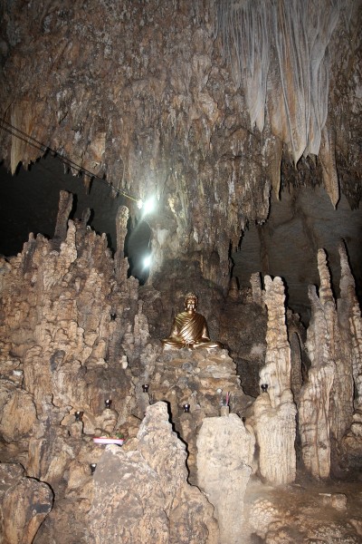 Svatostánek v jeskyni