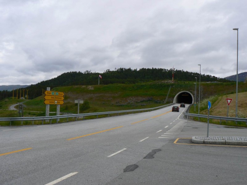 Tunel po dráhou