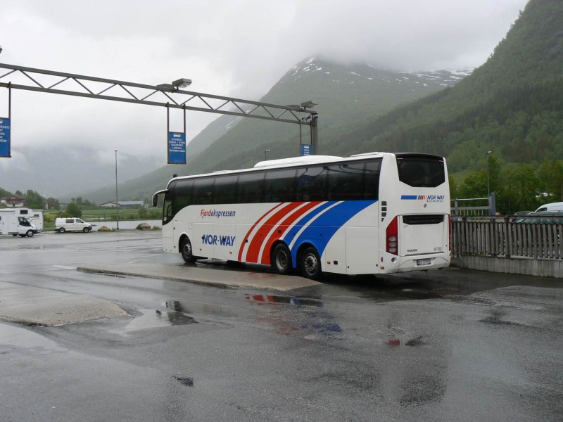 Při přestupu na busnádraží ve Skei