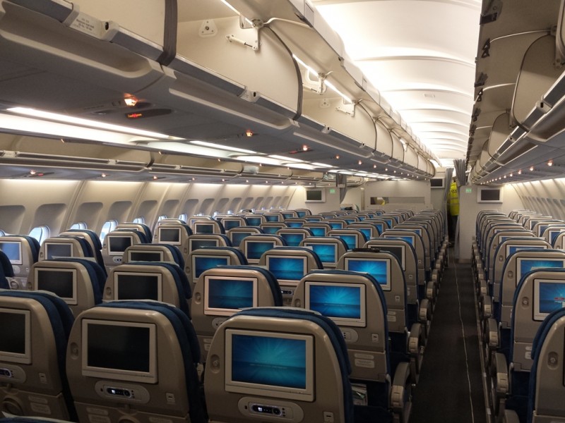 Korean Air A330-200 přední část economy