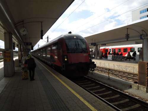 26 Červený Railjet.JPG
