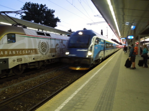 32 Modrý Railjet.JPG