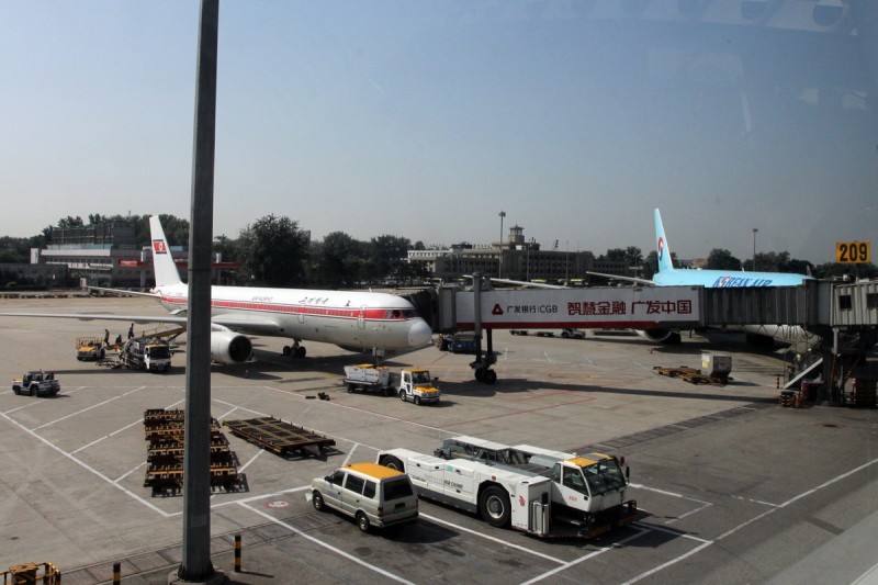 Air Koryo a Korean Air vedle sebe v Pekingu