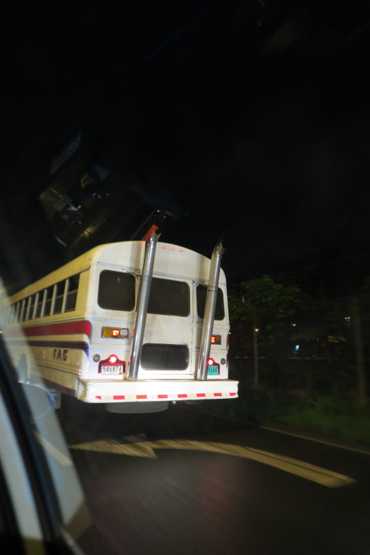Bus má správný výfuky