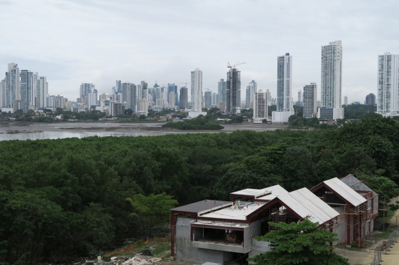Pohled z věže v Panama Viejo na Panama Nuevo