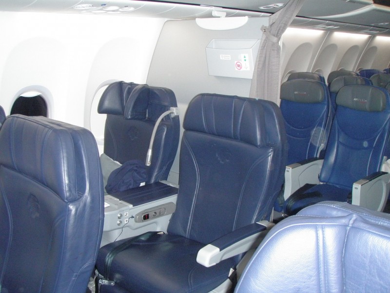129. 737 sedadla.JPG