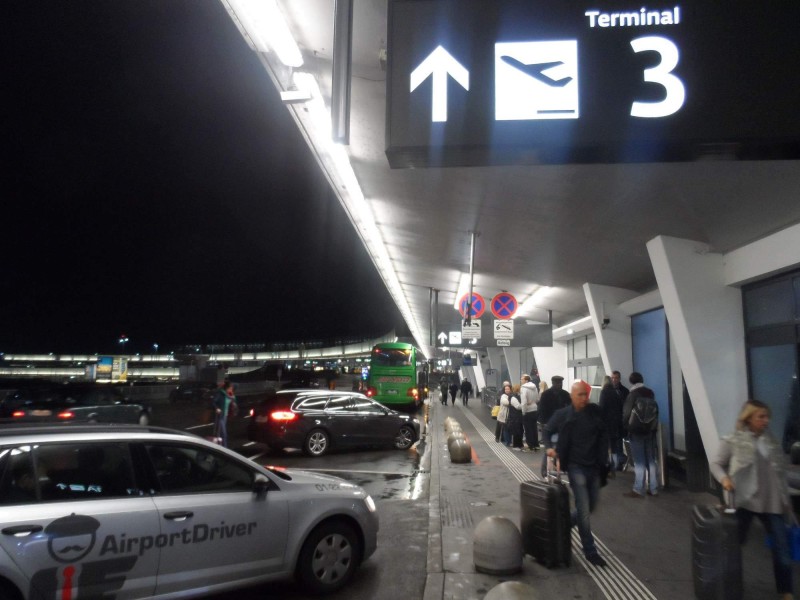 Terminal letiste neco po 5 hod rano