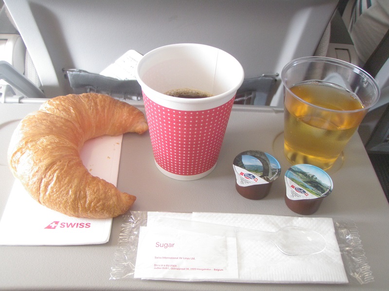 006 SWISS snídaně PRG-GVA.JPG