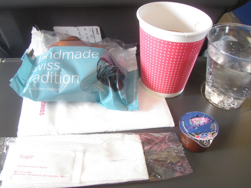 011 SWISS ZRH-PRG odpolední servis.JPG