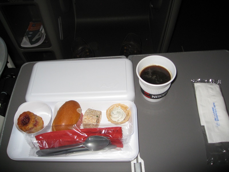 030 AIR FRANCE CDG-LHR snídaně v C A380.JPG