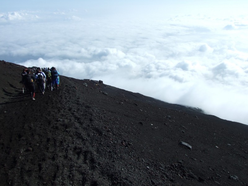 Sestup z Fuji do mraků.