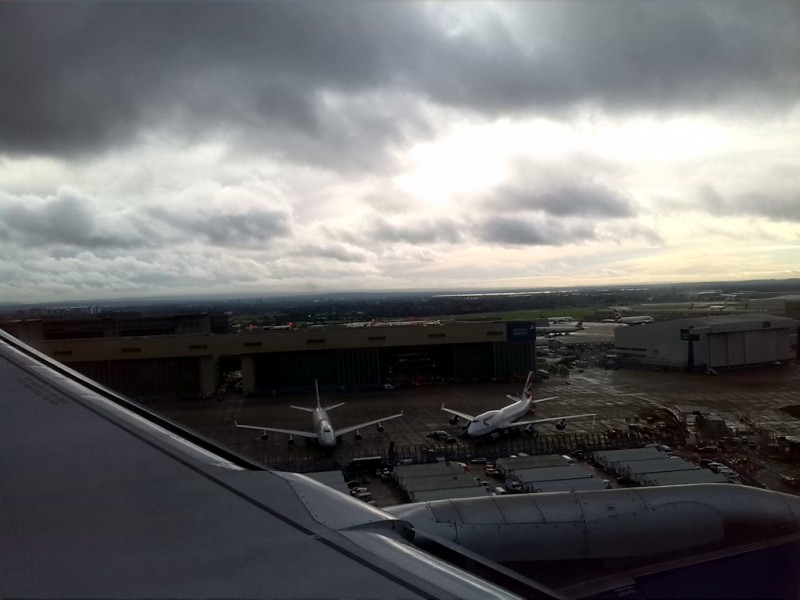 BA855 přistává na LHR