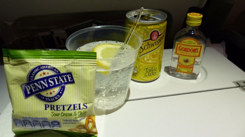 První servis, klasika v podobě gin-tonicu