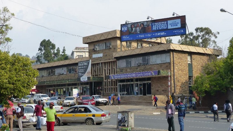 Centrum Maseru a kancelář South African Airways, jediné aerolinky, která do Lesotha létá